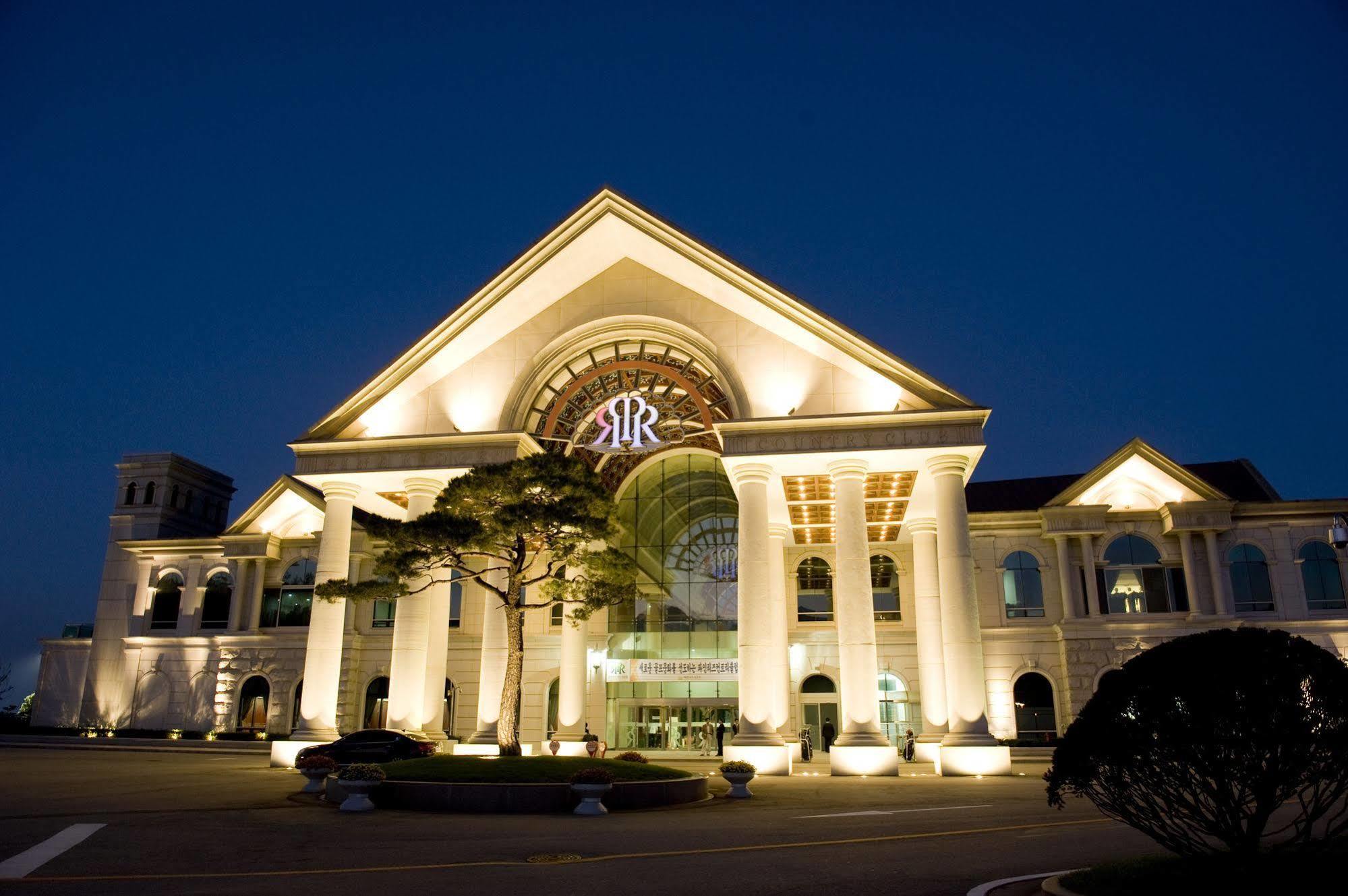 Pineridge Hotel Sokcho Exterior photo