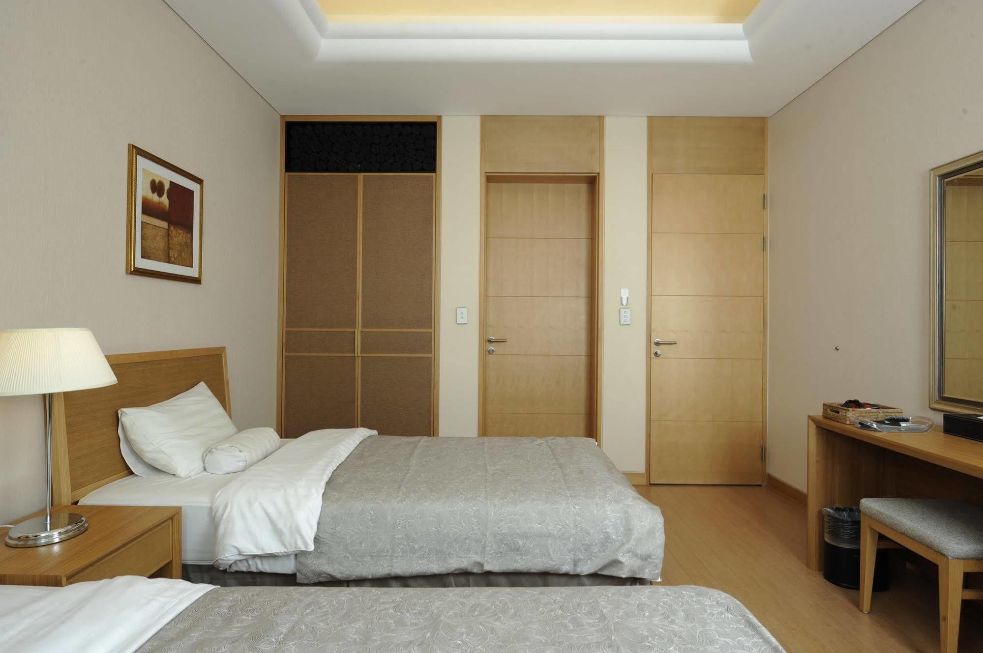 Pineridge Hotel Sokcho Exterior photo
