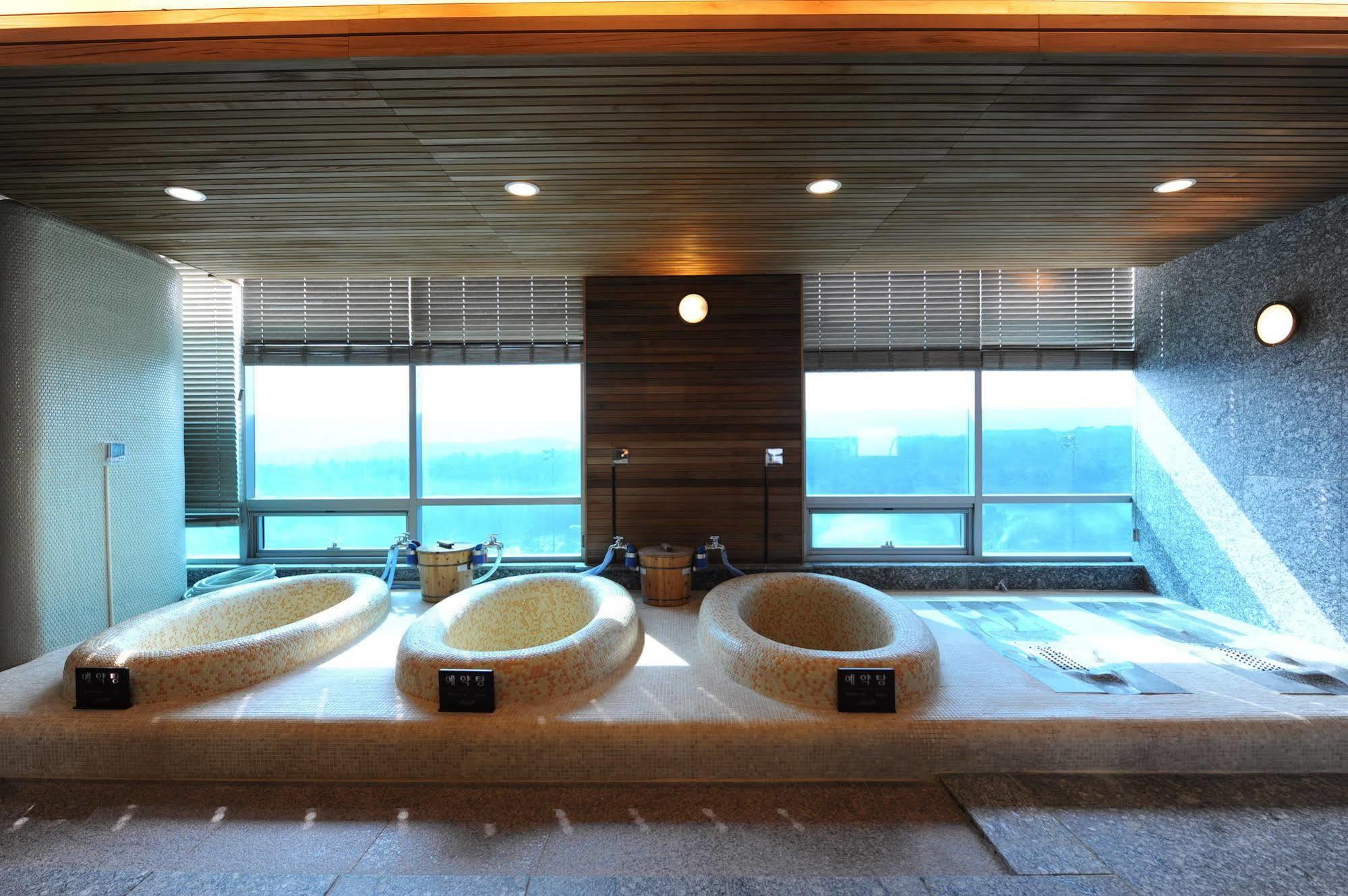 Pineridge Hotel Sokcho Exterior photo