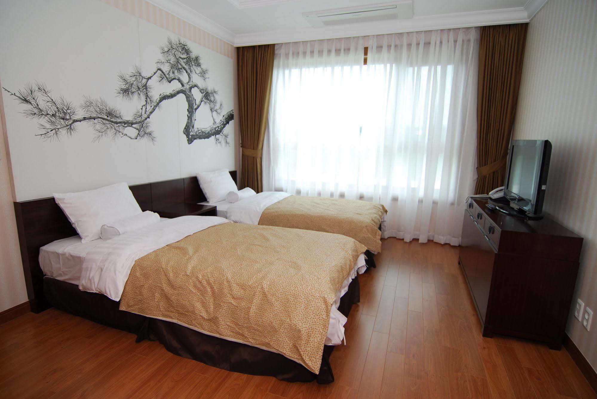 Pineridge Hotel Sokcho Exterior photo