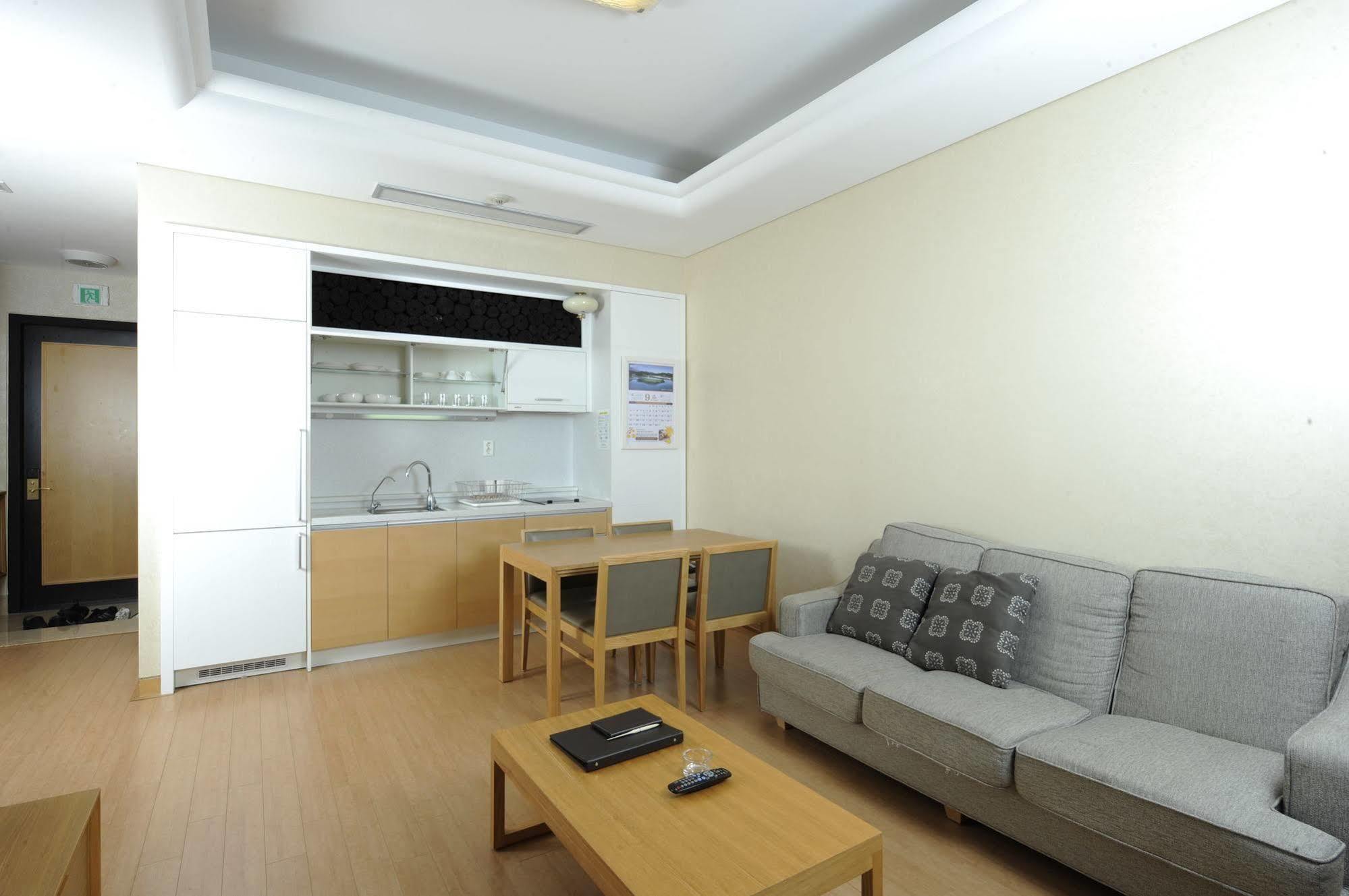 Pineridge Hotel Sokcho Exterior photo